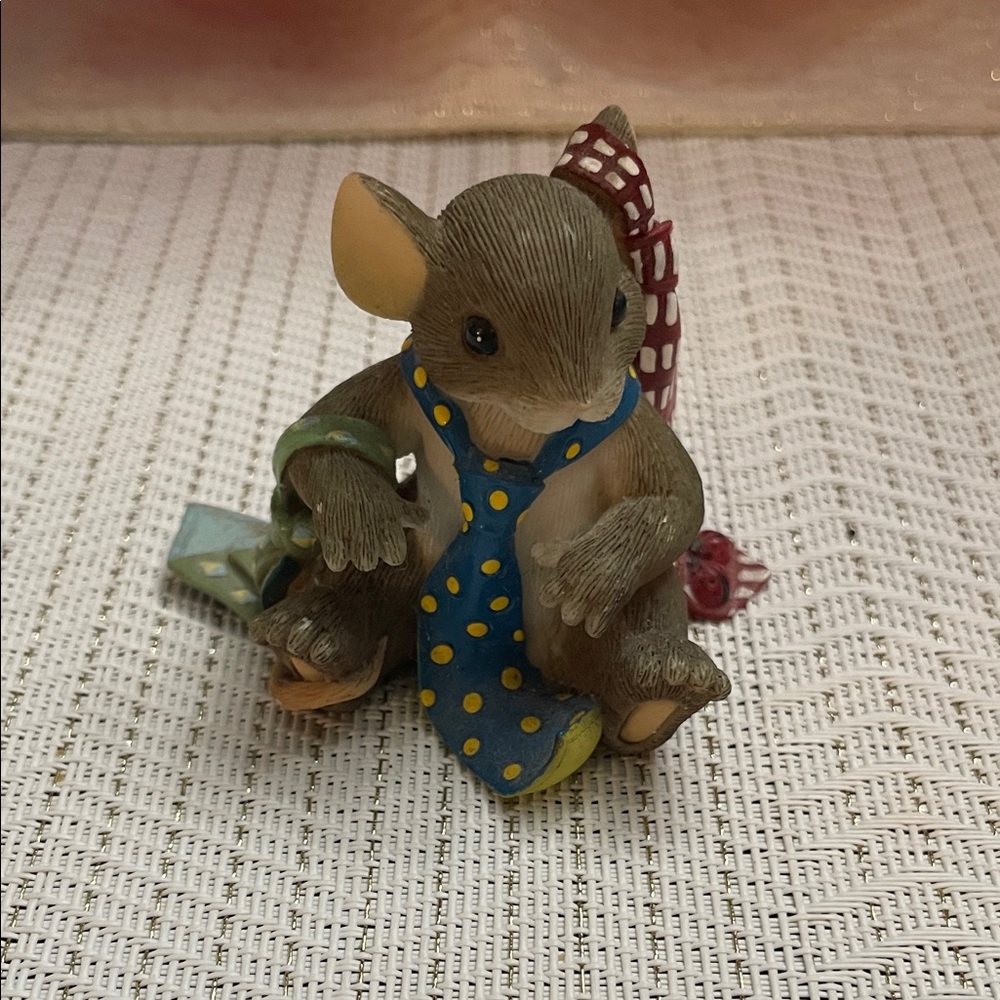 Charming Tails Collection Special Tie-Dings for a Special Dad Mouse Figurine.